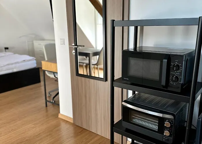 1 Zimmer Wohnung Dg Mit Klimaanlage Und Kleinen Balkon