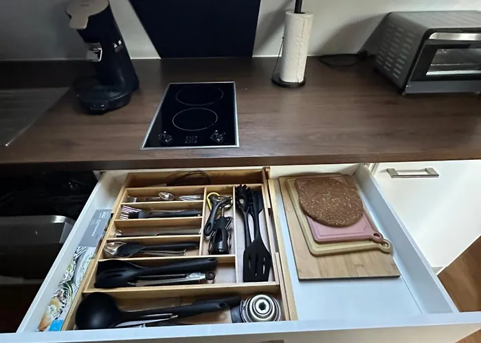 1 Zimmer Wohnung Dg Mit Klimaanlage Und Kleinen Balkon