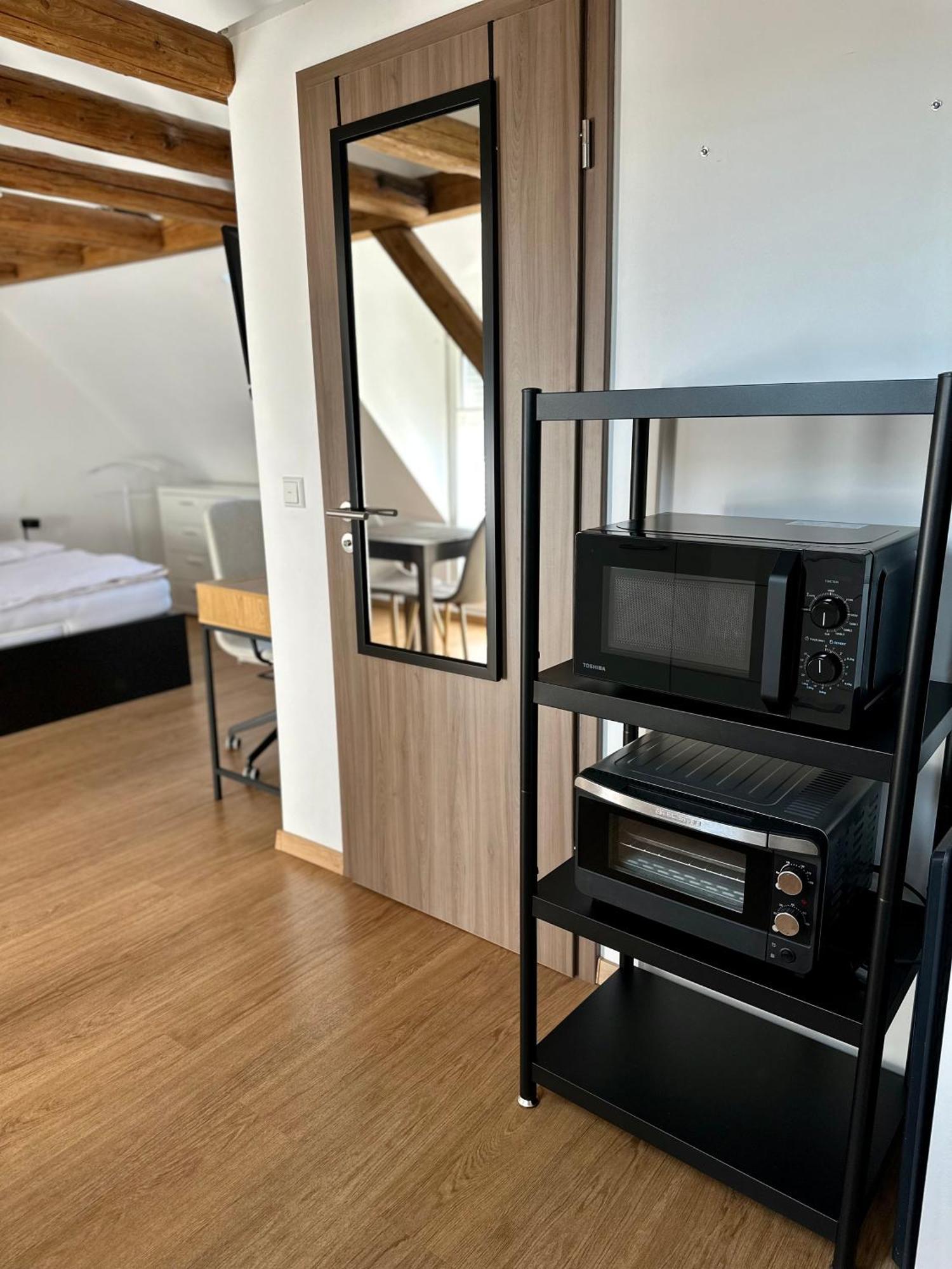 1 Dg Mit Klimaanlage Und Kleinen Balkon Appartement